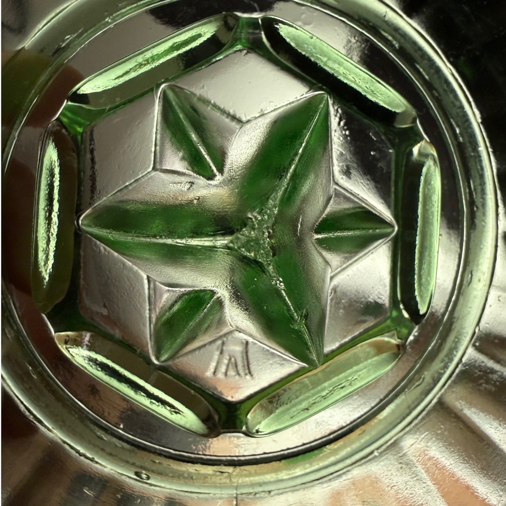 Vintage Uranium‎ Glass Citrus Juicer Reamer AS-IS Chip Bottom UV Glow - Picture 7 of 12